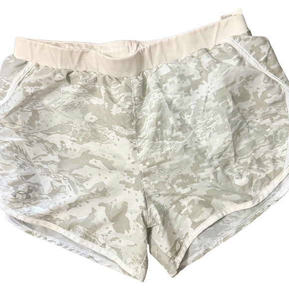 Under Armour Pants - Under Armour Women's Light Tan Camo Athletic Shorts